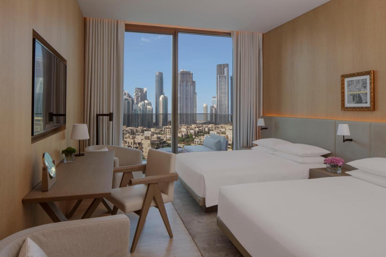 Deluxe Queen Room Balcony Burj Khalifa View,1356664580:JPEG