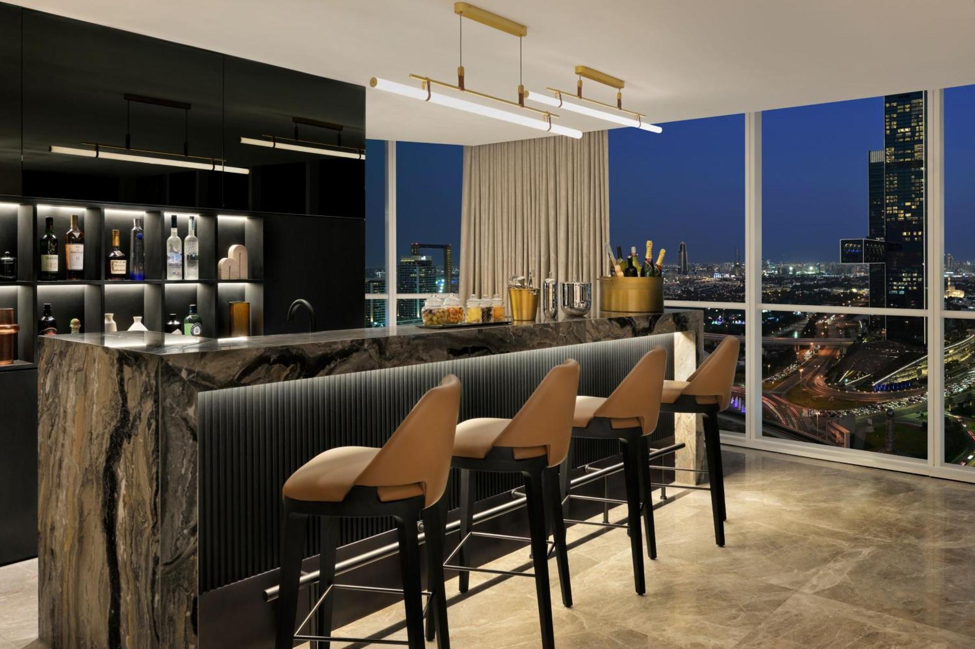 Presidential Suite Club lounge access 1 King Skyline view