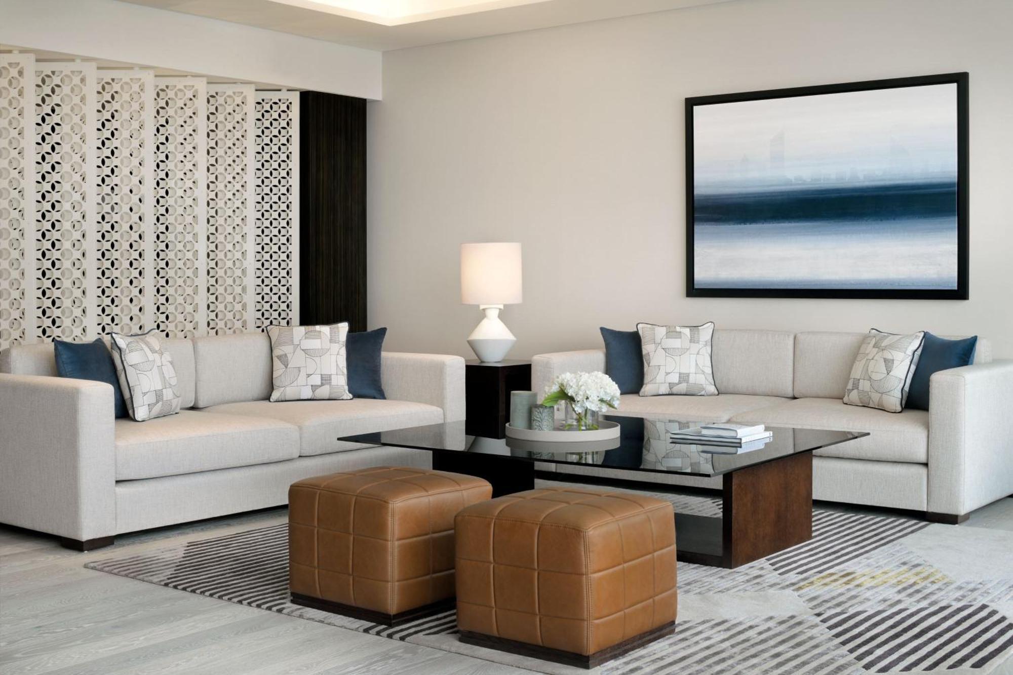 Executive Suite Club lounge access 1 King Skyline view