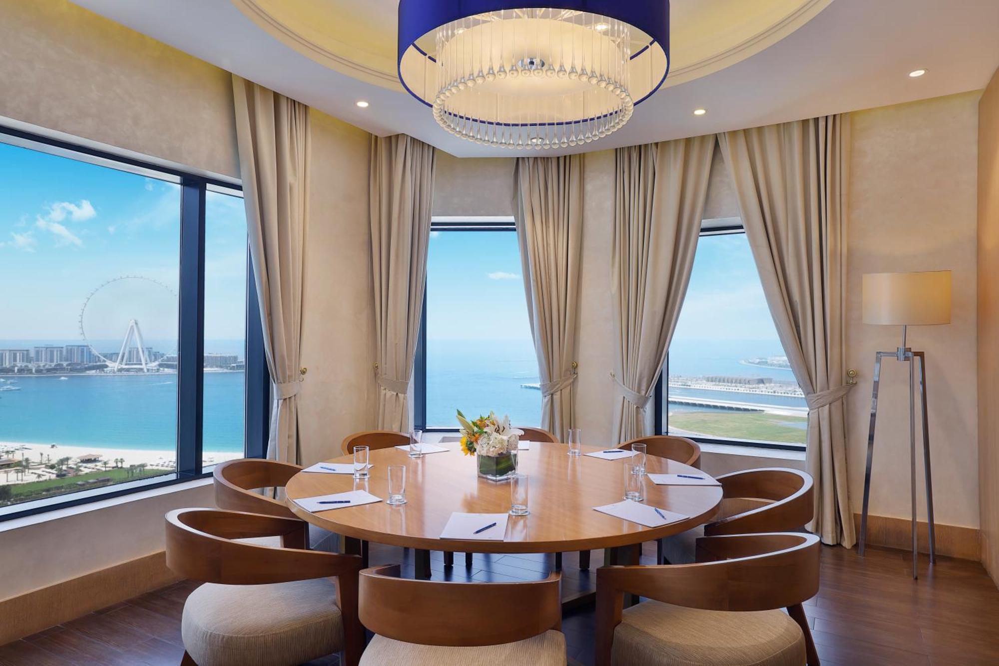 Club Oceanfront Room,2 Twin/Single Bed(s), with Complimentary Access to Executive Lounge Access, Afternoon Tea, Happy Hour