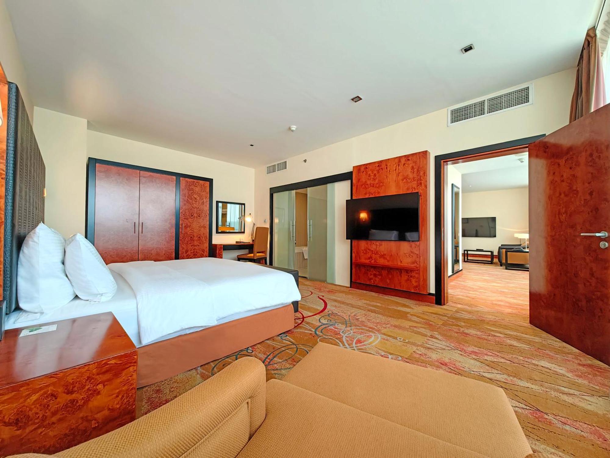 Executive Deluxe Suite complimentary shuttle to DXB Airport Terminal 1 & 3