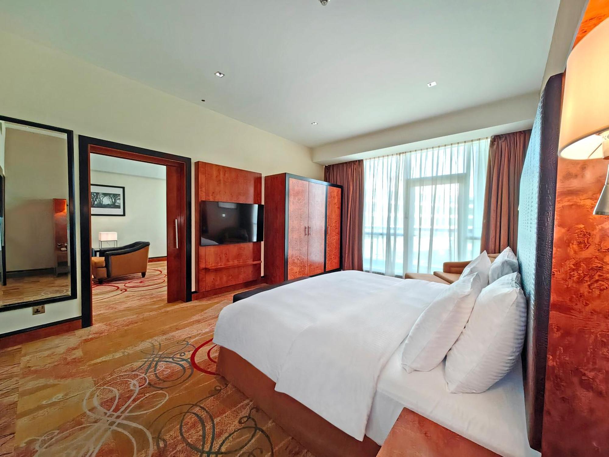 Executive Deluxe Suite complimentary shuttle to DXB Airport Terminal 1 & 3
