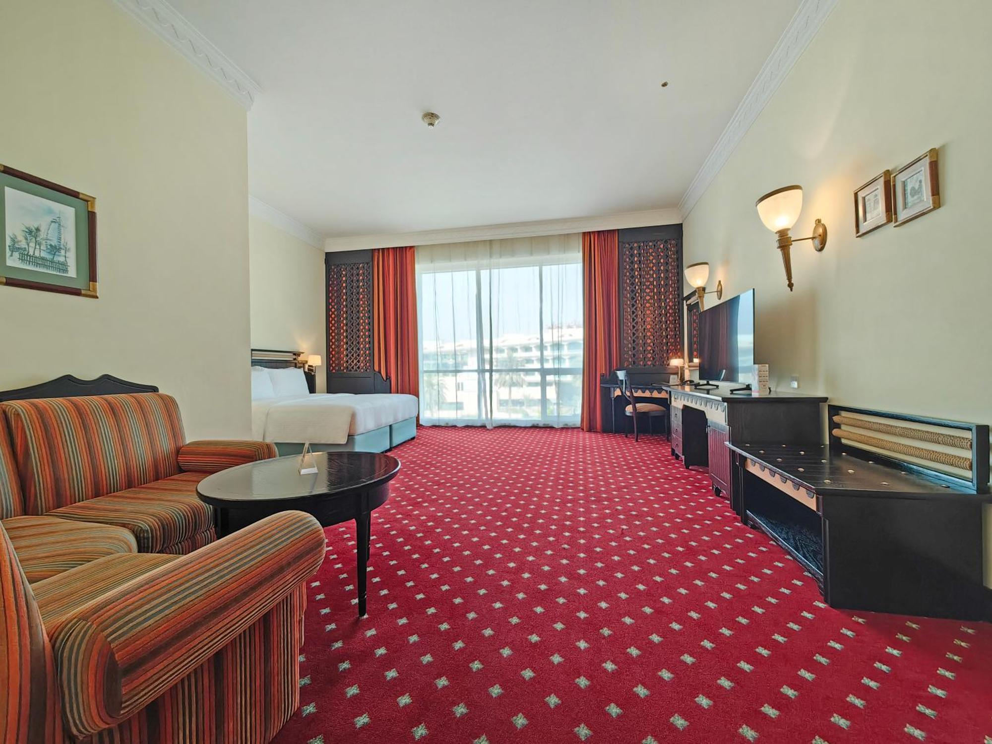 Deluxe King Room complimentary shuttle to DXB Airport Terminal 1 & 3
