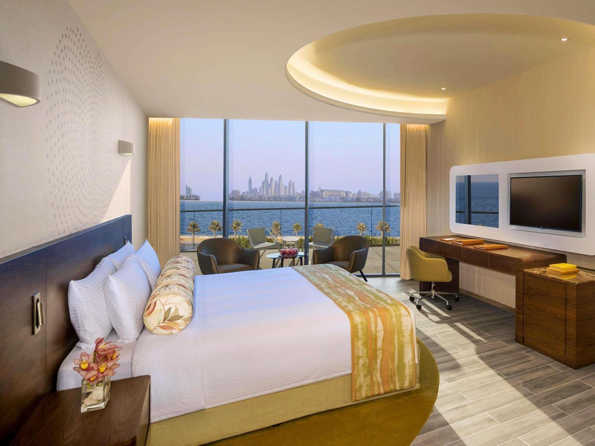 Premium One-Bedroom Suite Balcony Sea View Club Lounge Access