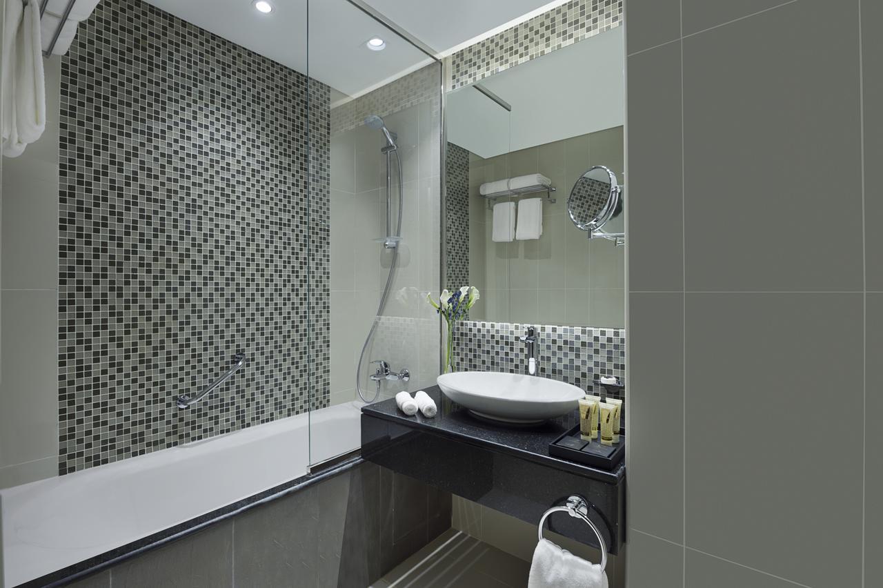 Three Bedroom Suite Private Balcony City Skyline View