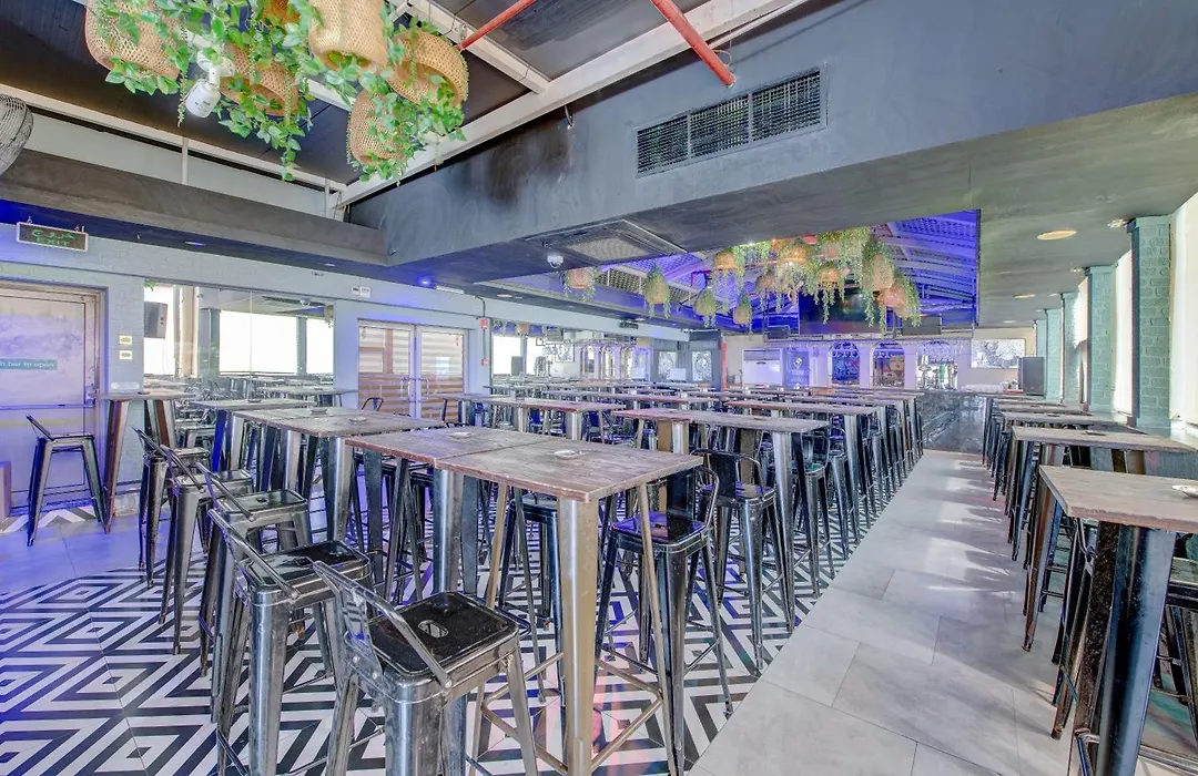 Howard Johnson Plaza By Wyndham Dubai Deira-1